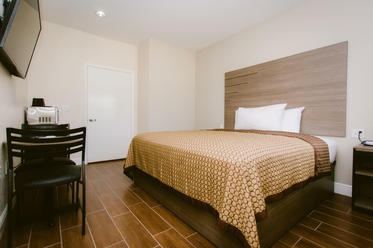Scottish Inn & Suites Бейтаун Экстерьер фото