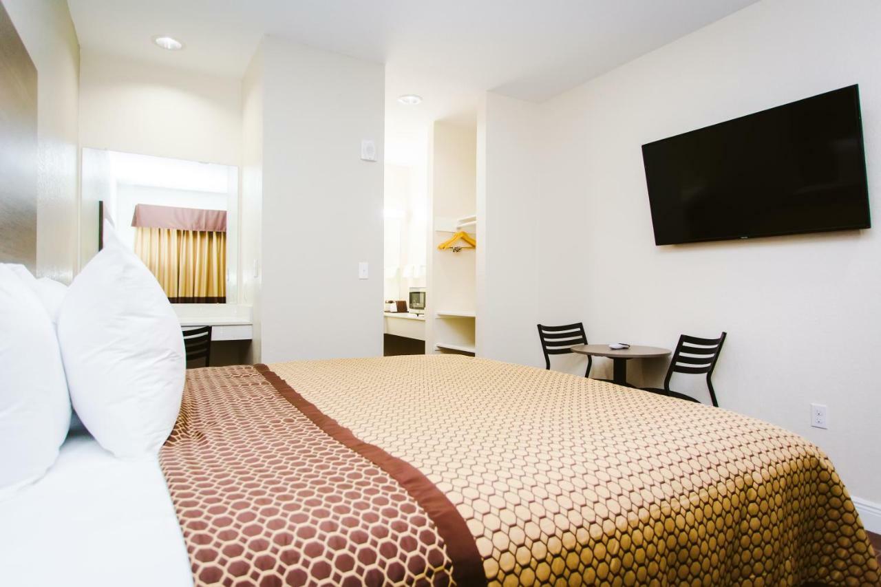 Scottish Inn & Suites Бейтаун Экстерьер фото
