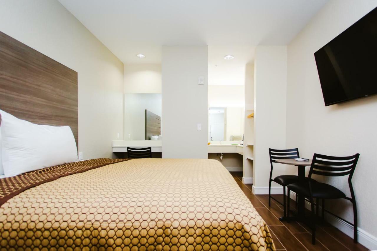 Scottish Inn & Suites Бейтаун Экстерьер фото